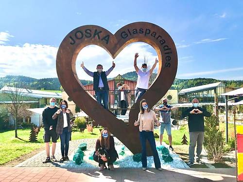 Neu: JOSKA Mega-Herz - das begehbare Fotomotiv im JOSKA Glasparadies