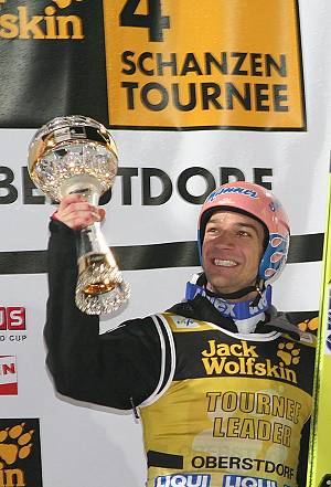 Andreas Kofler gewinnt Pokal bei Skispringen in Oberstdorf