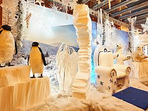 Winter-Wunderland JOSKA Glasparadies mit Pinuginen und Eisbären
