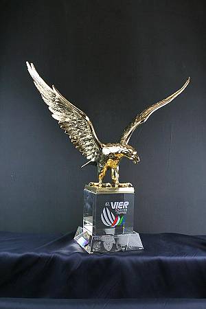 Der Pokal des Gesamtsiegers der Vierschanzentournee – hergestellt von JOSKA 